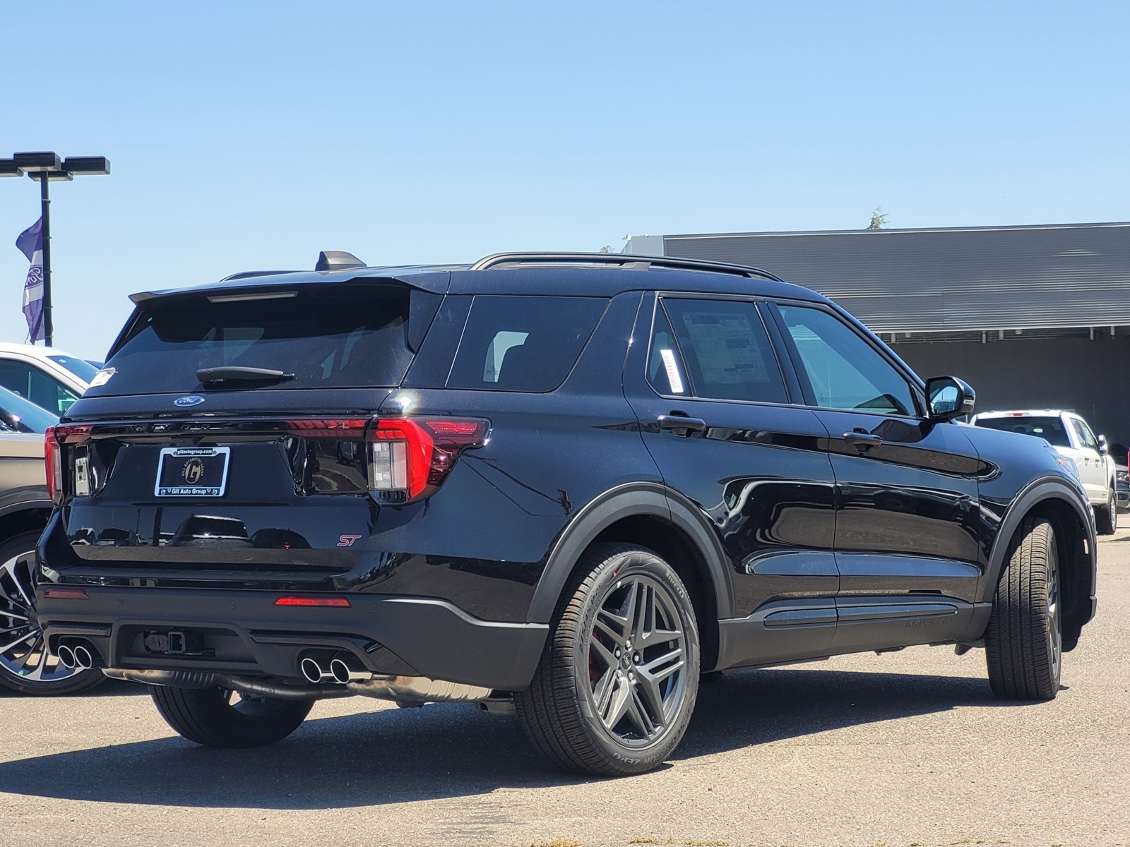 2025 Ford Explorer ST photo 4