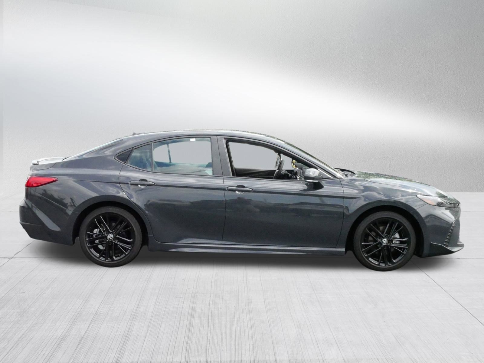2025 Toyota Camry SE photo 8