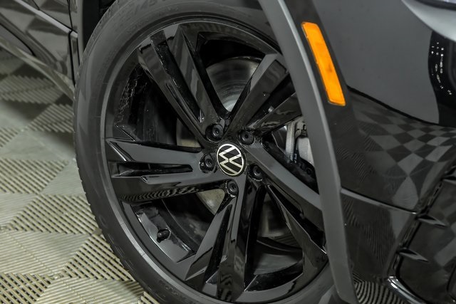 2023 Volkswagen Tiguan SE R-Line Black photo 3