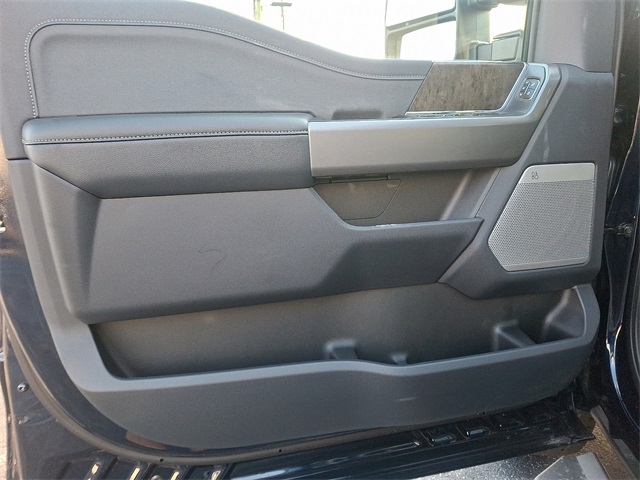 2025 Ford F-350 Lariat photo 8