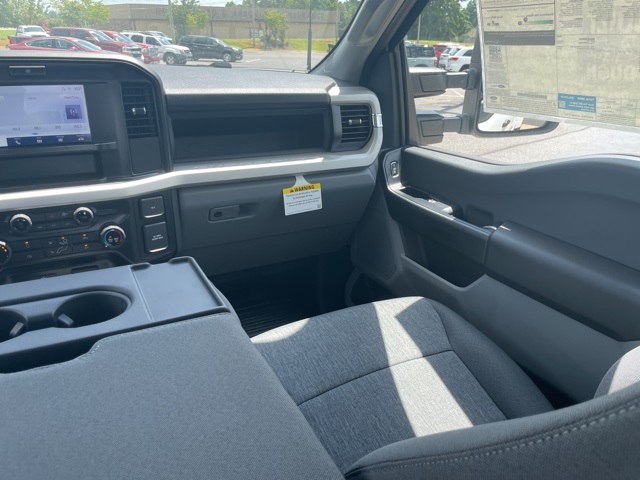 2025 Ford F-350 photo 19