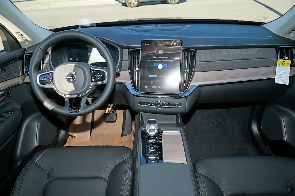 2026 VOLVO XC90 - Image 25