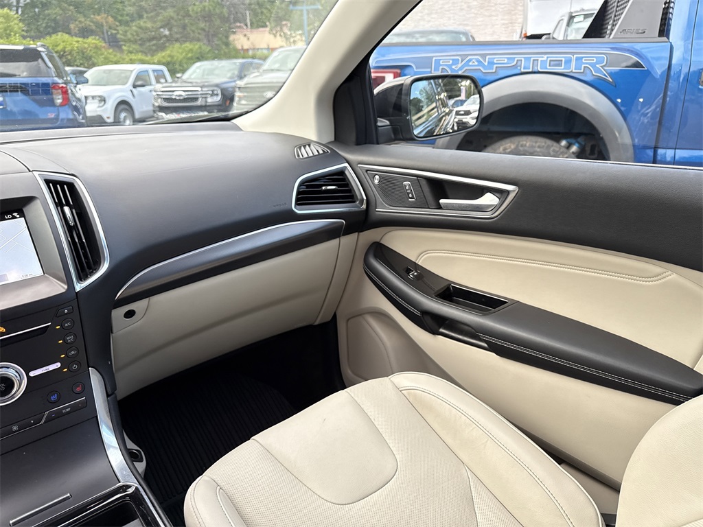2019 Ford Edge Titanium photo 15