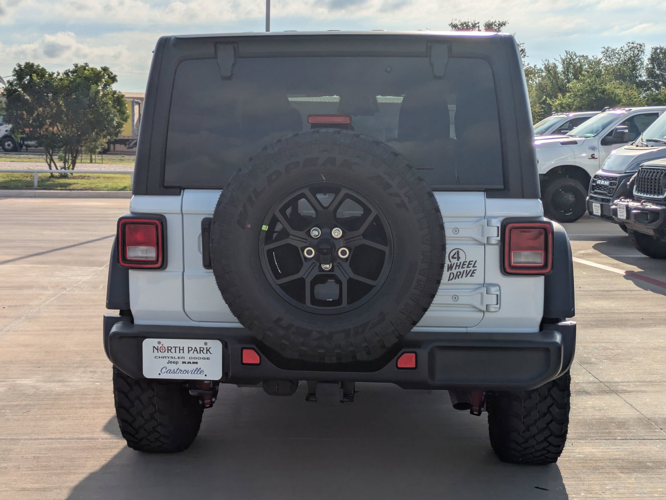 2025 Jeep Wrangler Willys photo 4