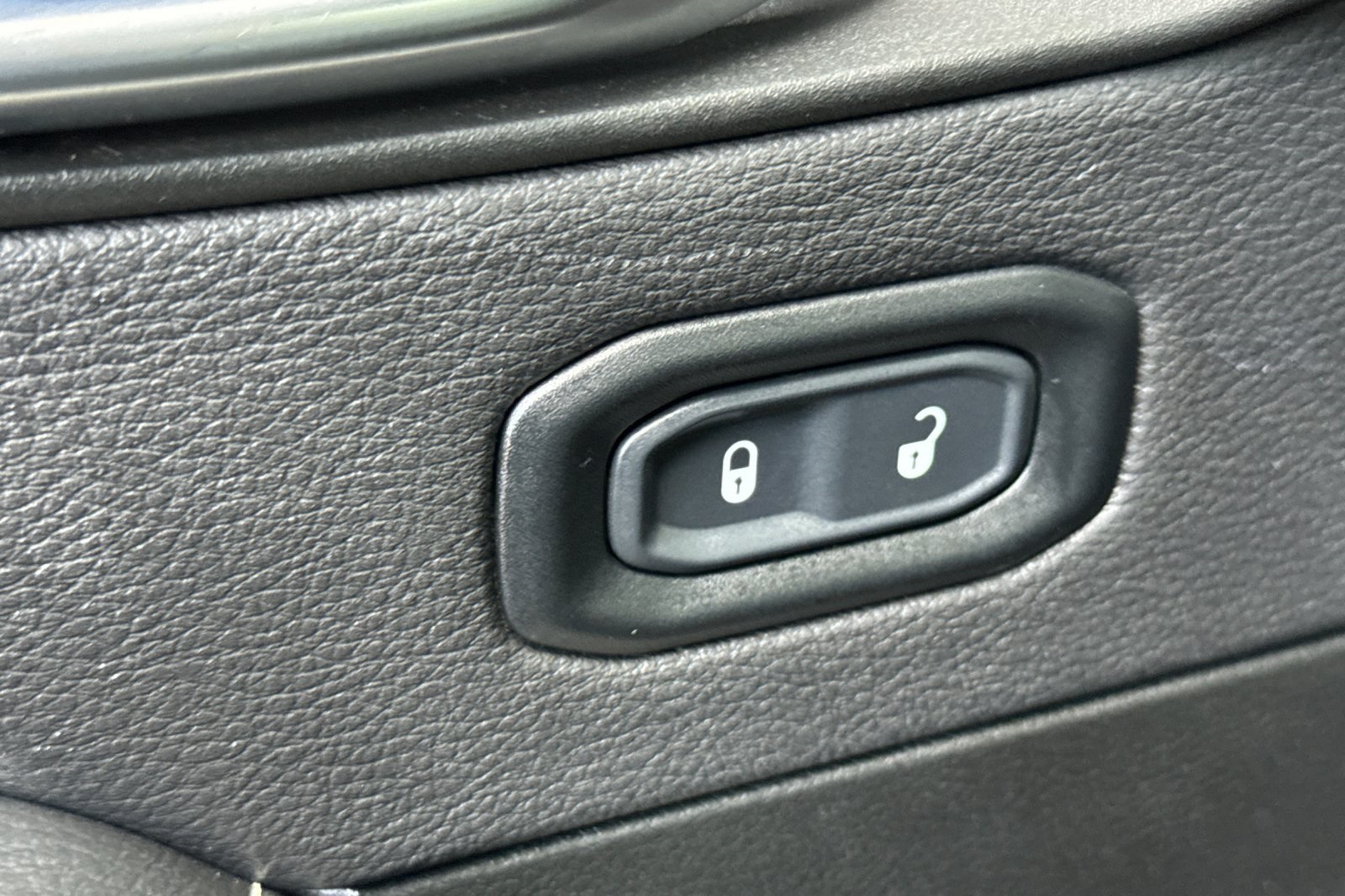 2023 Jeep Wrangler Sahara 4xe photo 12