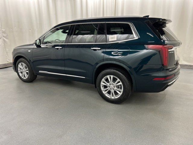 2025 Cadillac XT6 Luxury photo 2