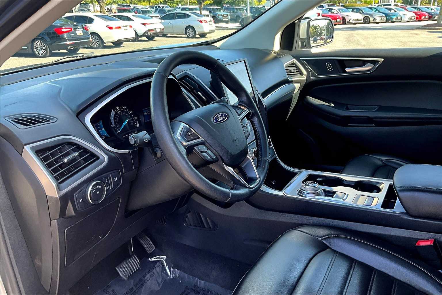 2021 Ford Edge SEL photo 16
