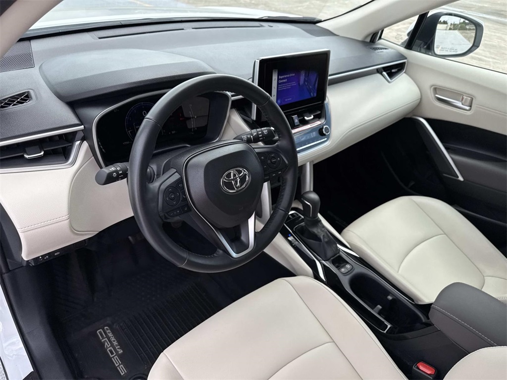 2024 Toyota Corolla Cross XLE photo 17