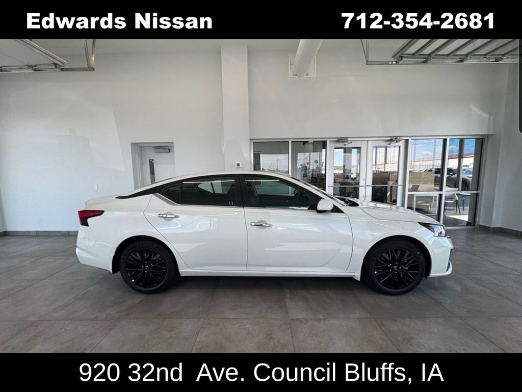 2025 Nissan Altima SV's photo