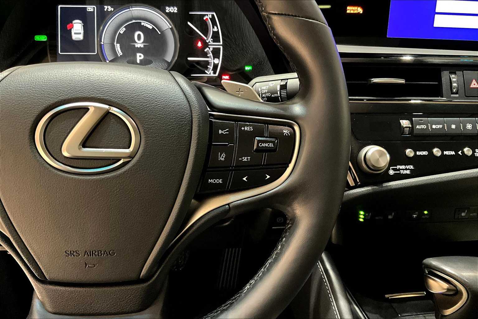 2025 Lexus ES 300h photo 22