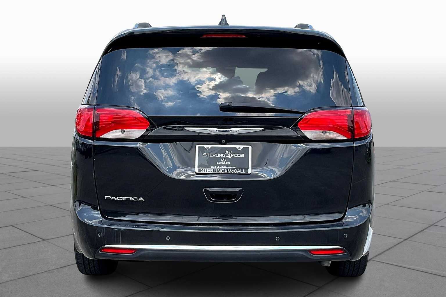 2020 Chrysler Pacifica Touring Plus photo 4