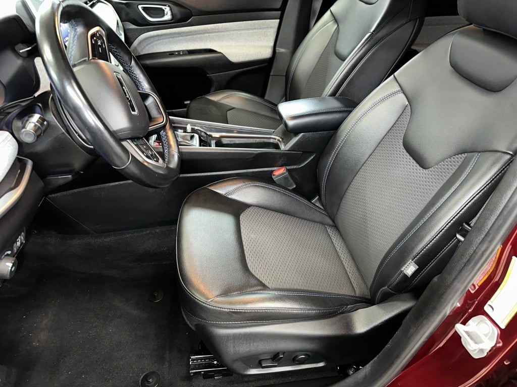 2022 Jeep Compass Latitude photo 2