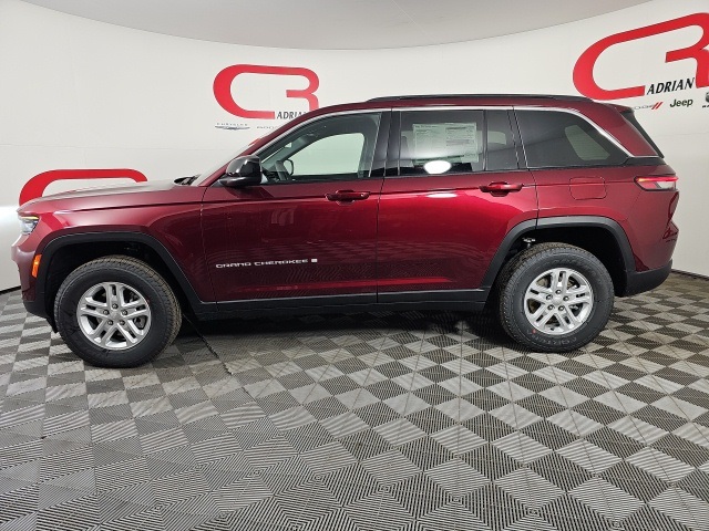 2025 Jeep Grand Cherokee Laredo photo 2
