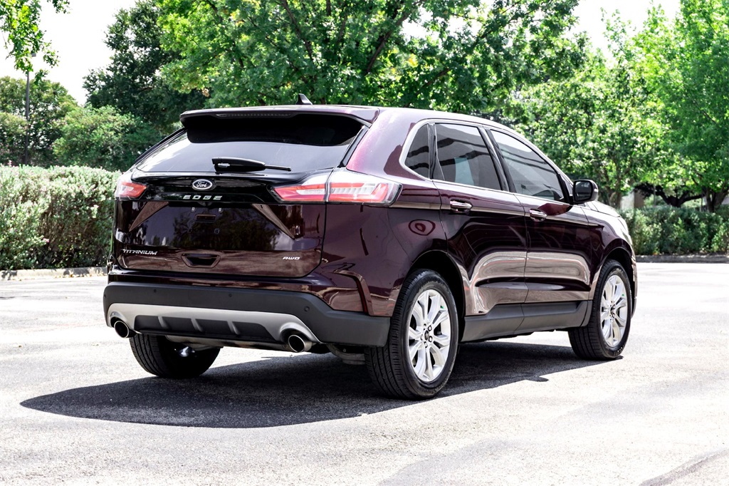 2024 Ford Edge Titanium photo 4