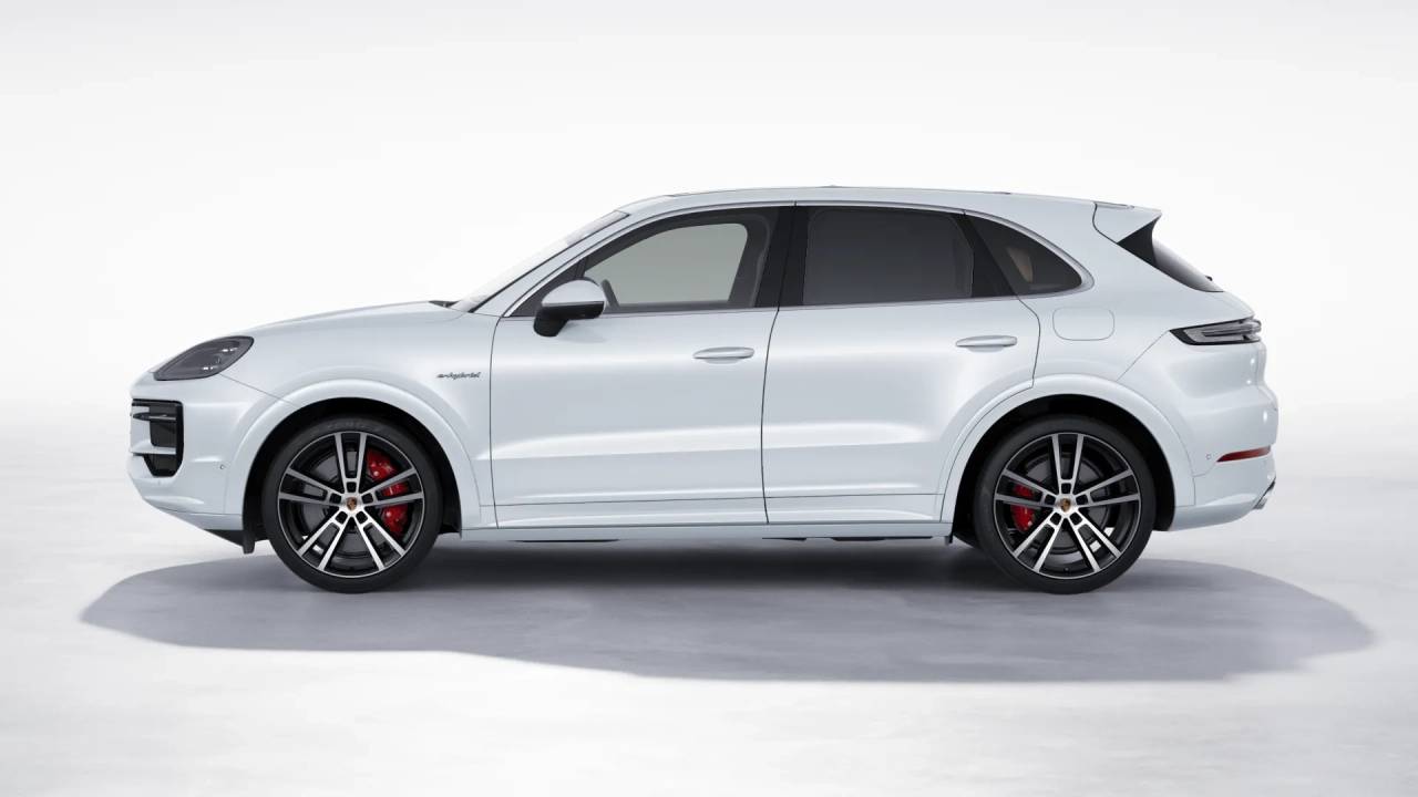 2026 Porsche Cayenne S E-Hybrid photo 2