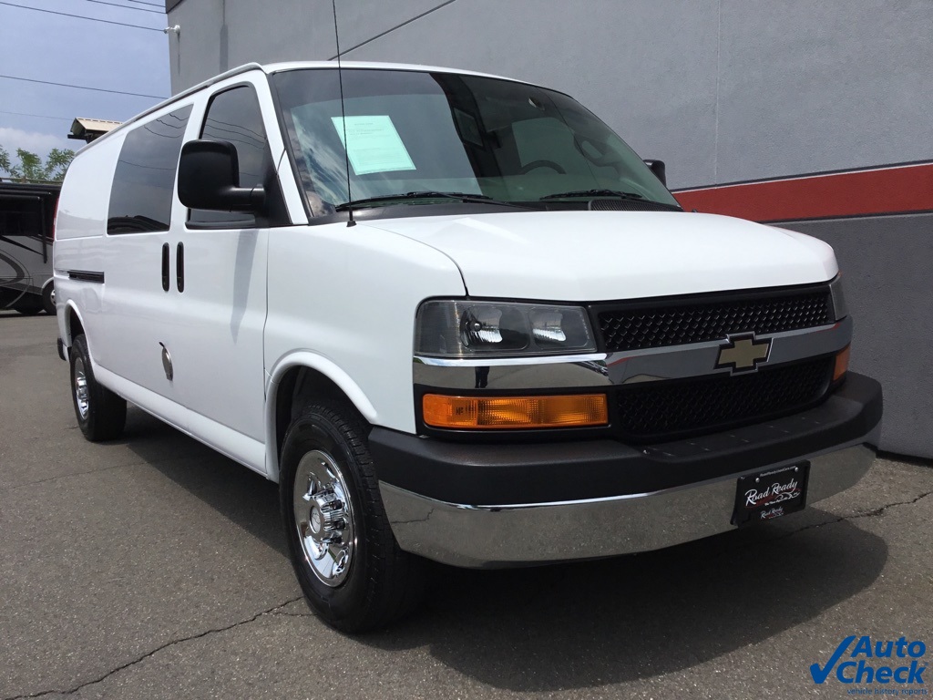 2017 Chevrolet Express 3500 Work Van photo 3