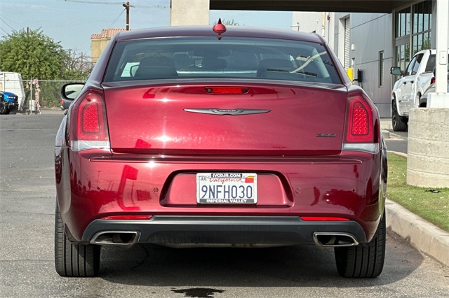 2023 Chrysler 300 Touring L photo 4