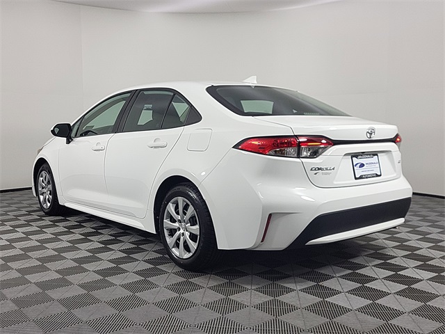 2022 Toyota Corolla LE photo 3
