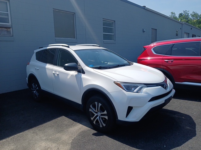 2016 Toyota RAV4 LE photo 2