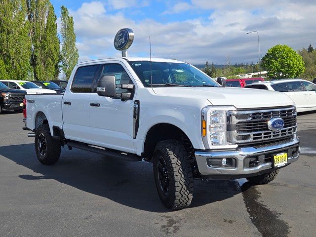 2025 Ford F-350 XLT photo 3