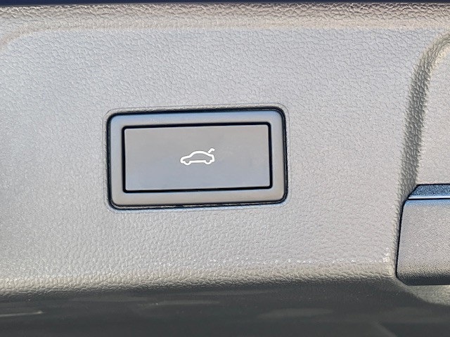 2025 Volkswagen Atlas Peak Edition SE photo 31