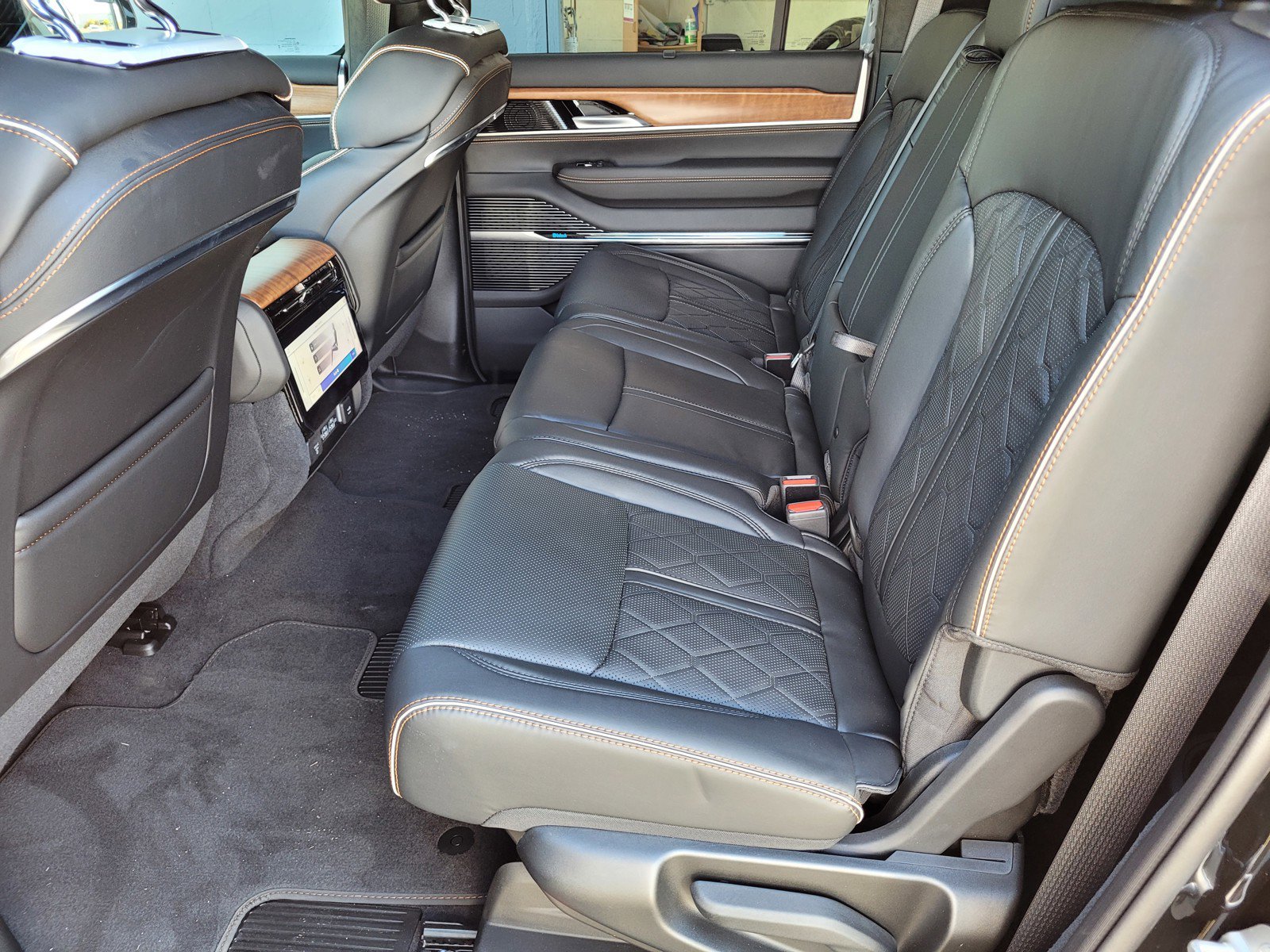 2024 Jeep Grand Wagoneer L III photo 4