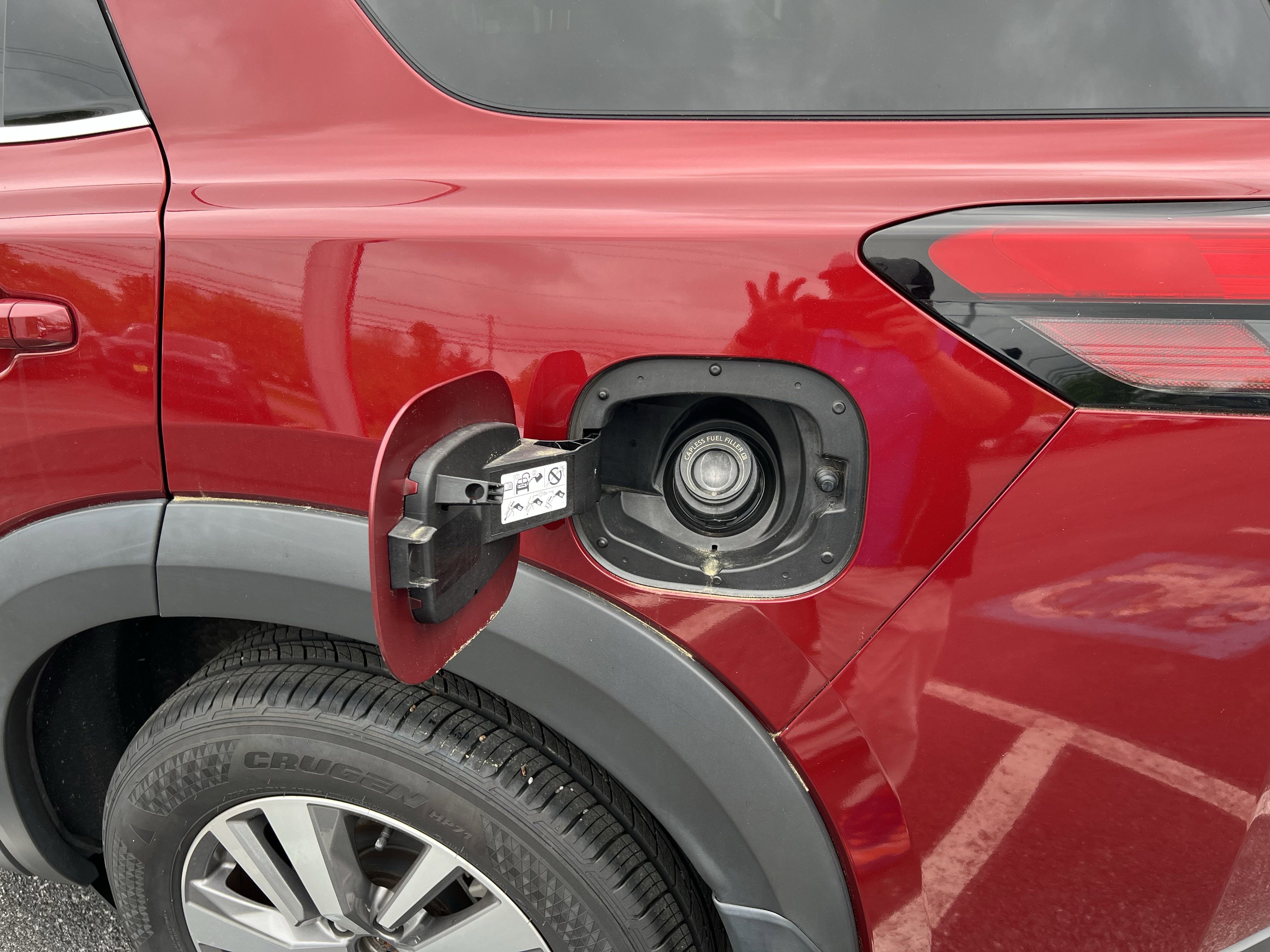 2022 Nissan Pathfinder SL photo 2