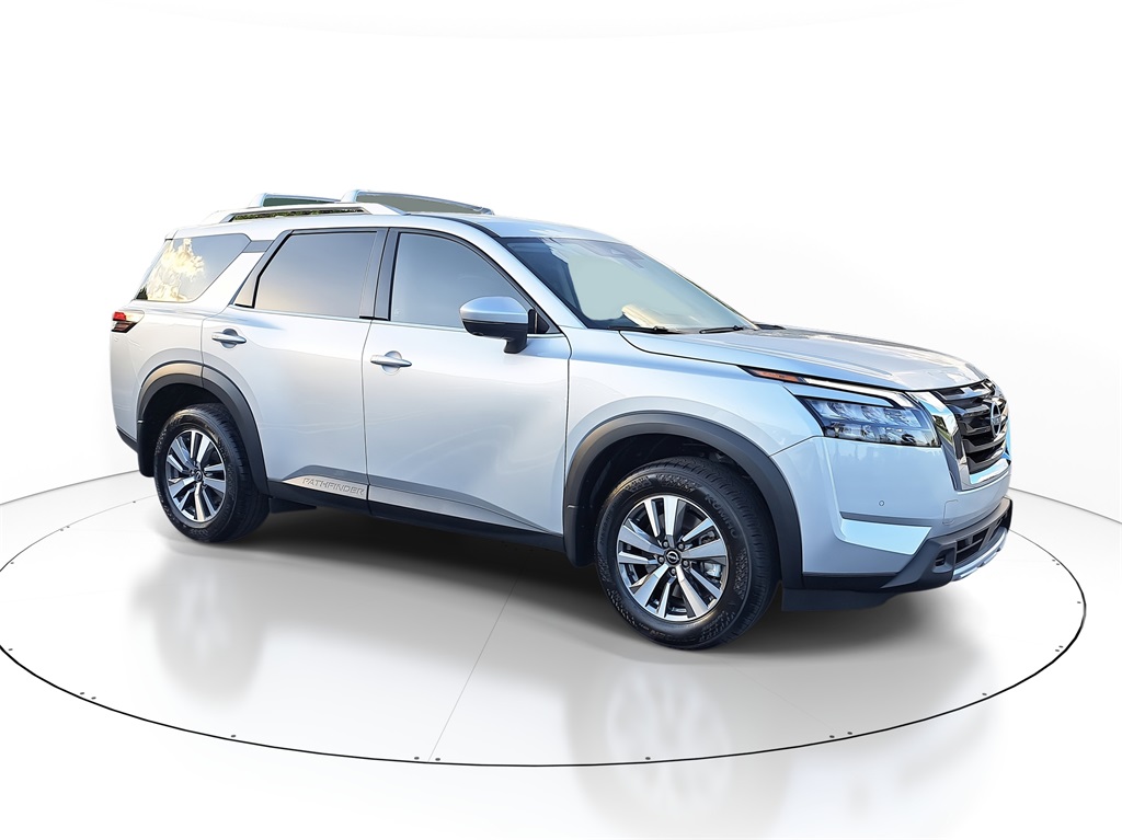 2025 Nissan Pathfinder SL photo 2