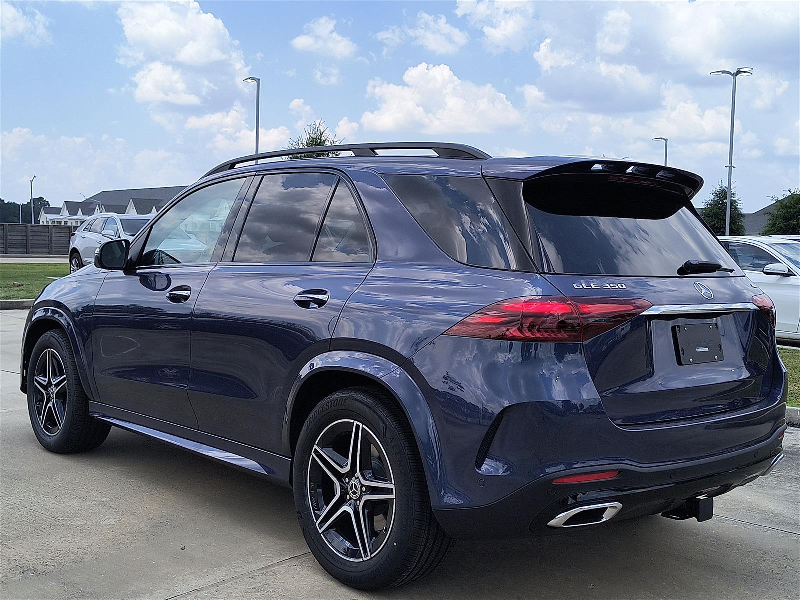 2025 Mercedes Benz GLE 350 4MATIC photo 2