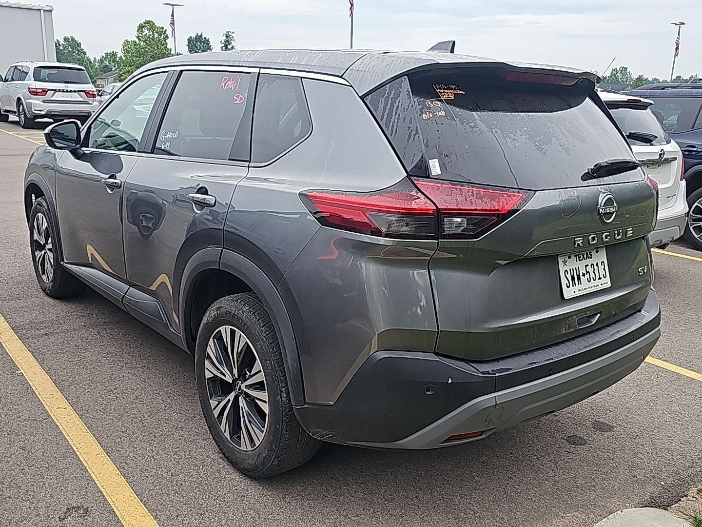 2023 Nissan Rogue SV photo 3