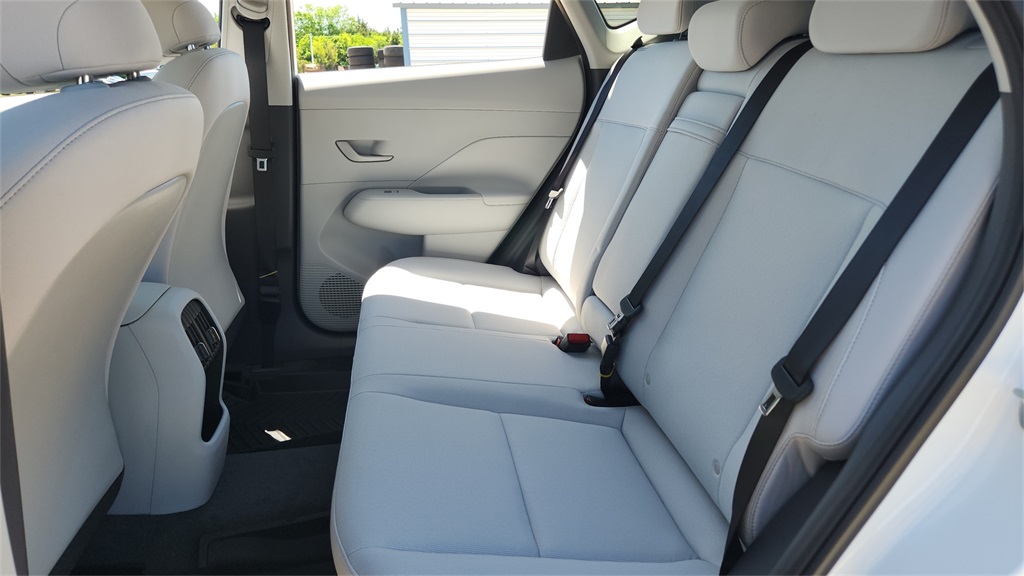 2025 Hyundai Kona SEL photo 18