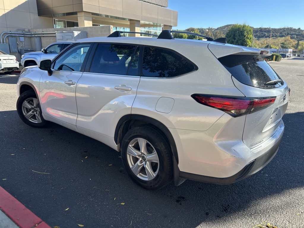 Used 2023 White Toyota LE image 5