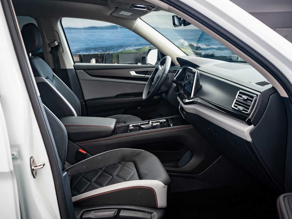 2025 Volkswagen Atlas Peak Edition SE photo 21