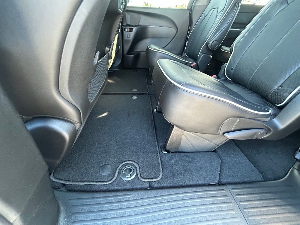 2025 Chrysler Pacifica Limited photo 29