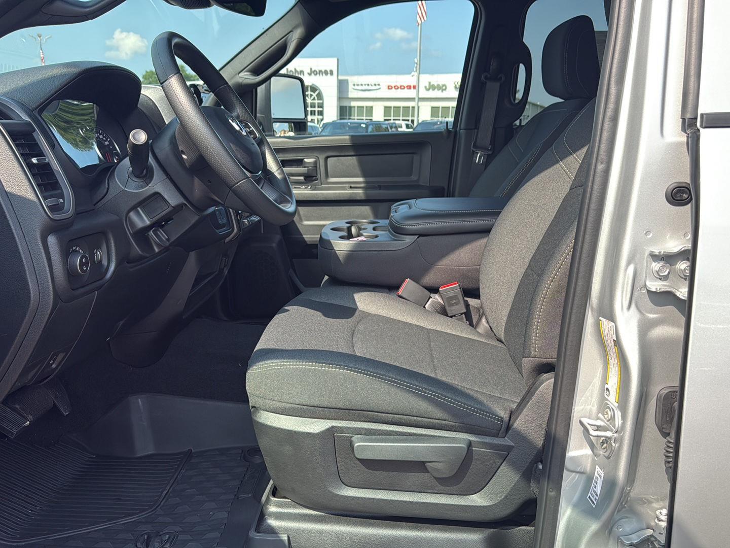 2025 Ram 2500 Tradesman photo 8