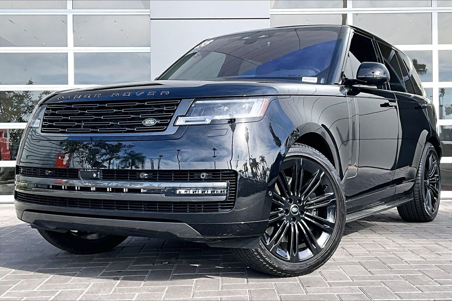 2023 Land Rover Range Rover SE's photo