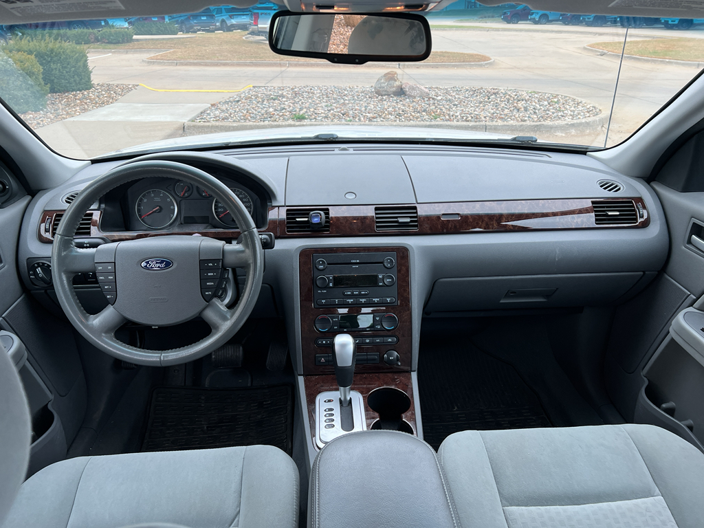 Used 2007 Ford Five Hundred SEL with VIN 1FAHP24177G117403 for sale in Pella, IA