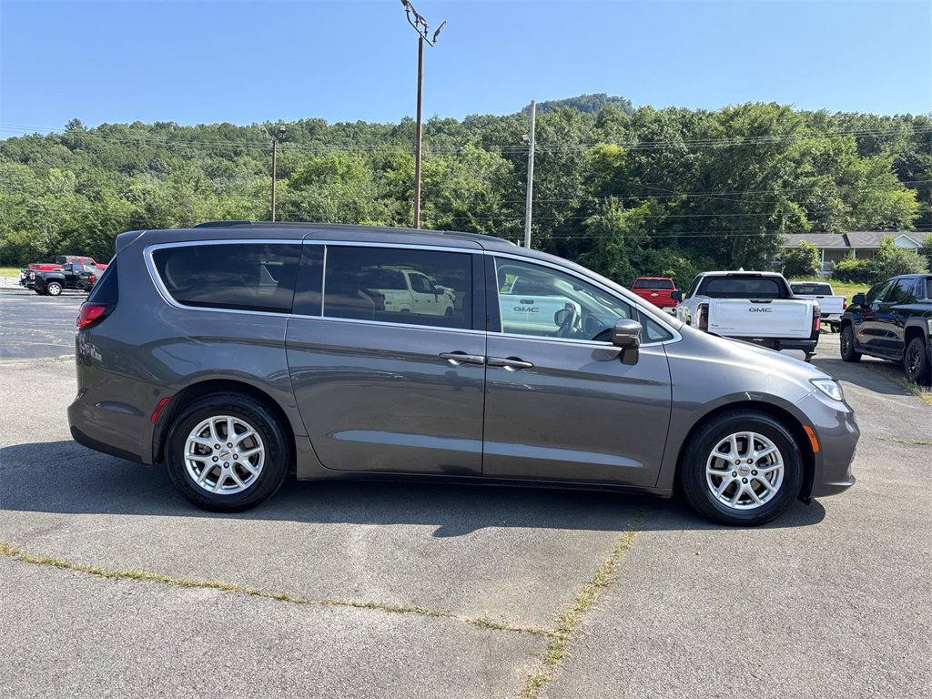2022 Chrysler Pacifica Touring L photo 6