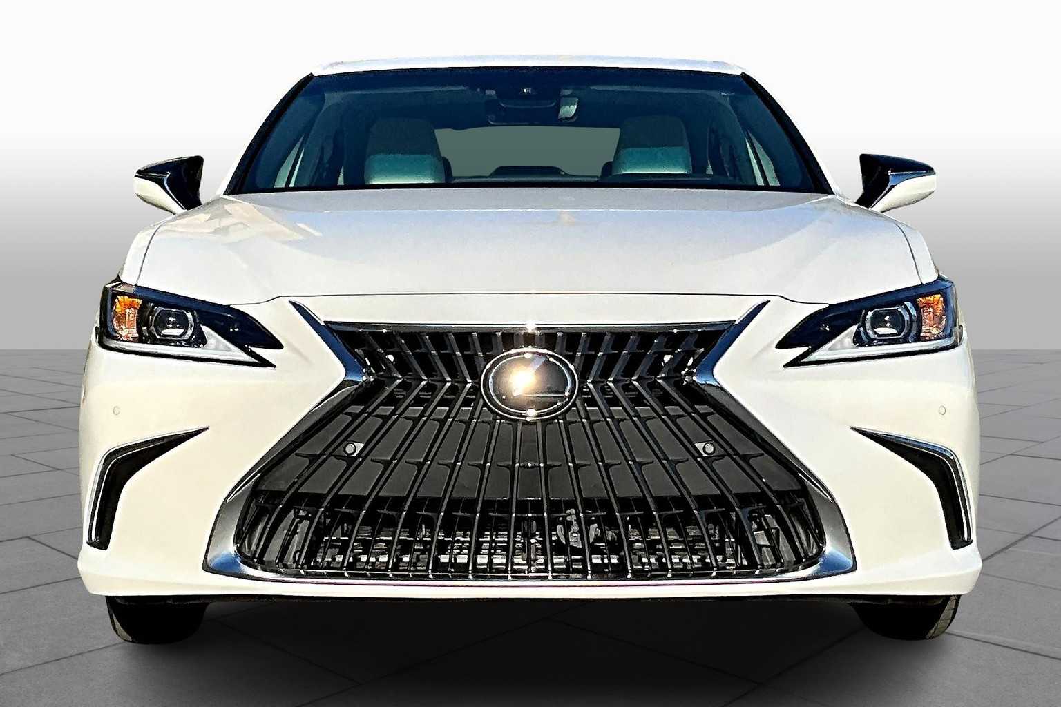 2025 Lexus ES 300h photo 3