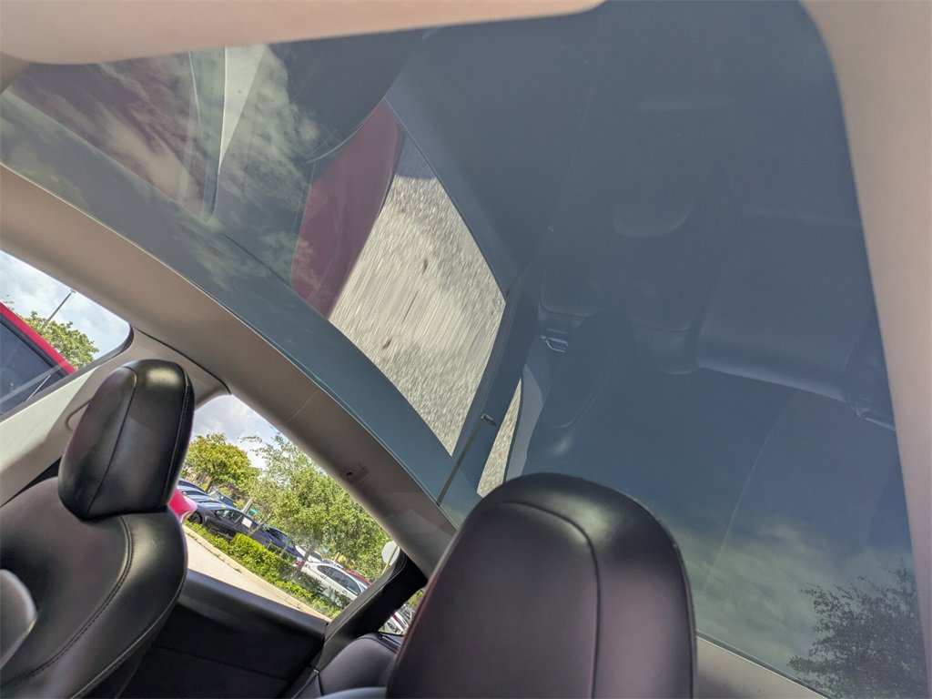 2022 Tesla Model Y Long Range photo 11