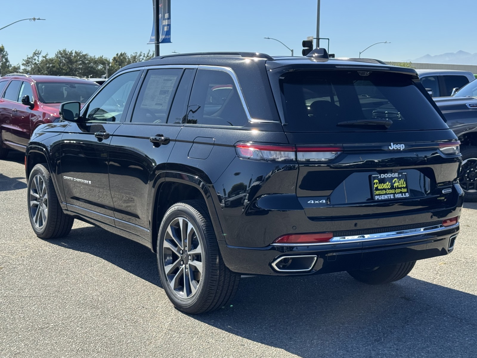 2025 Jeep Grand Cherokee Overland photo 3