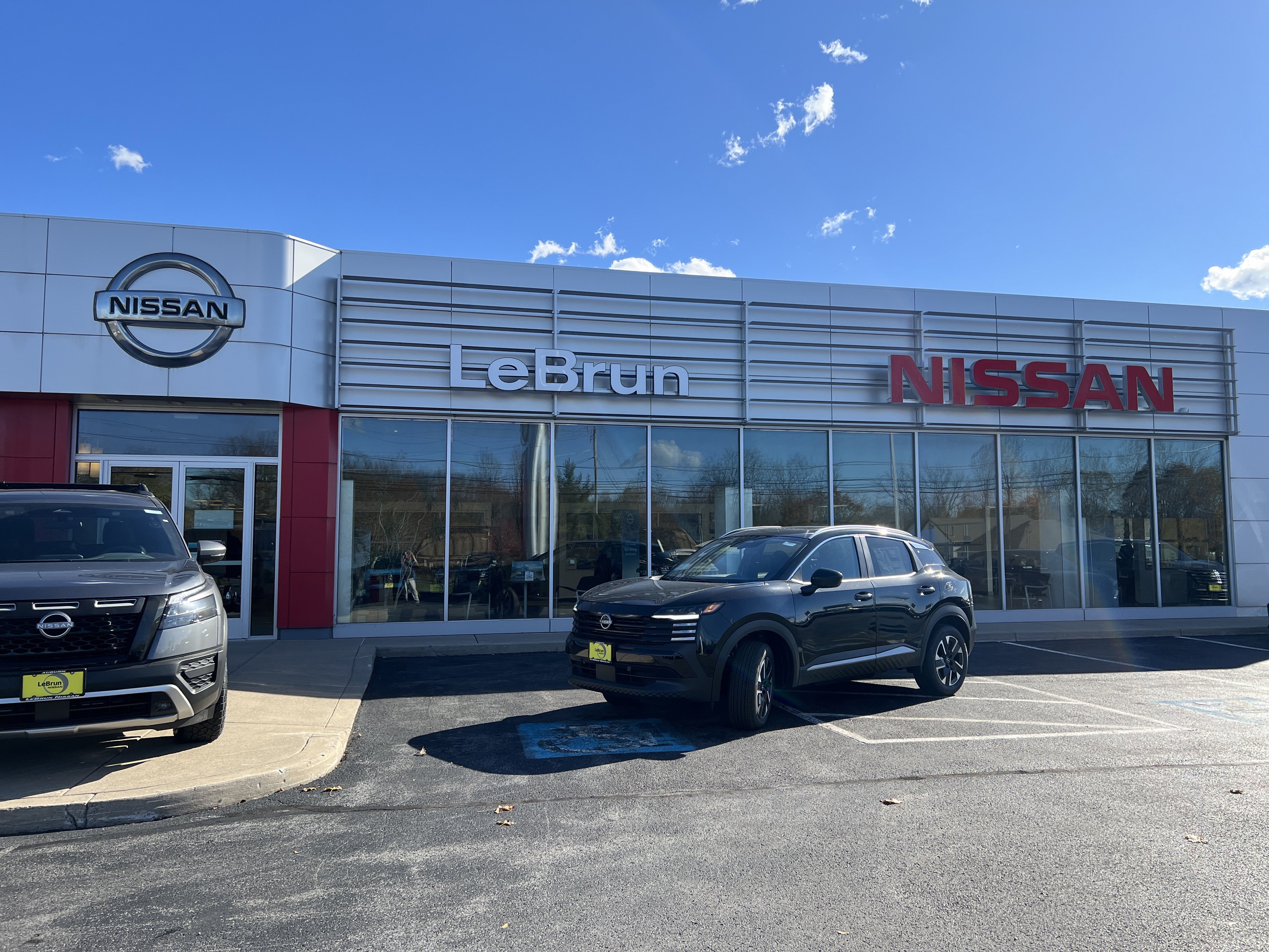 2025 Nissan Kicks SV AWD's photo