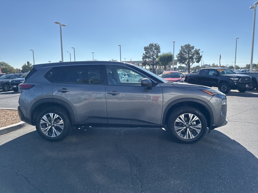 2021 Nissan Rogue SV photo 4