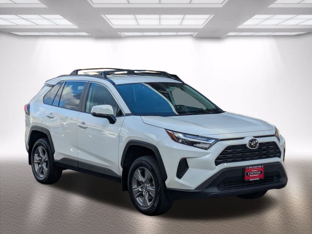 2024 Toyota RAV4 XLE's photo