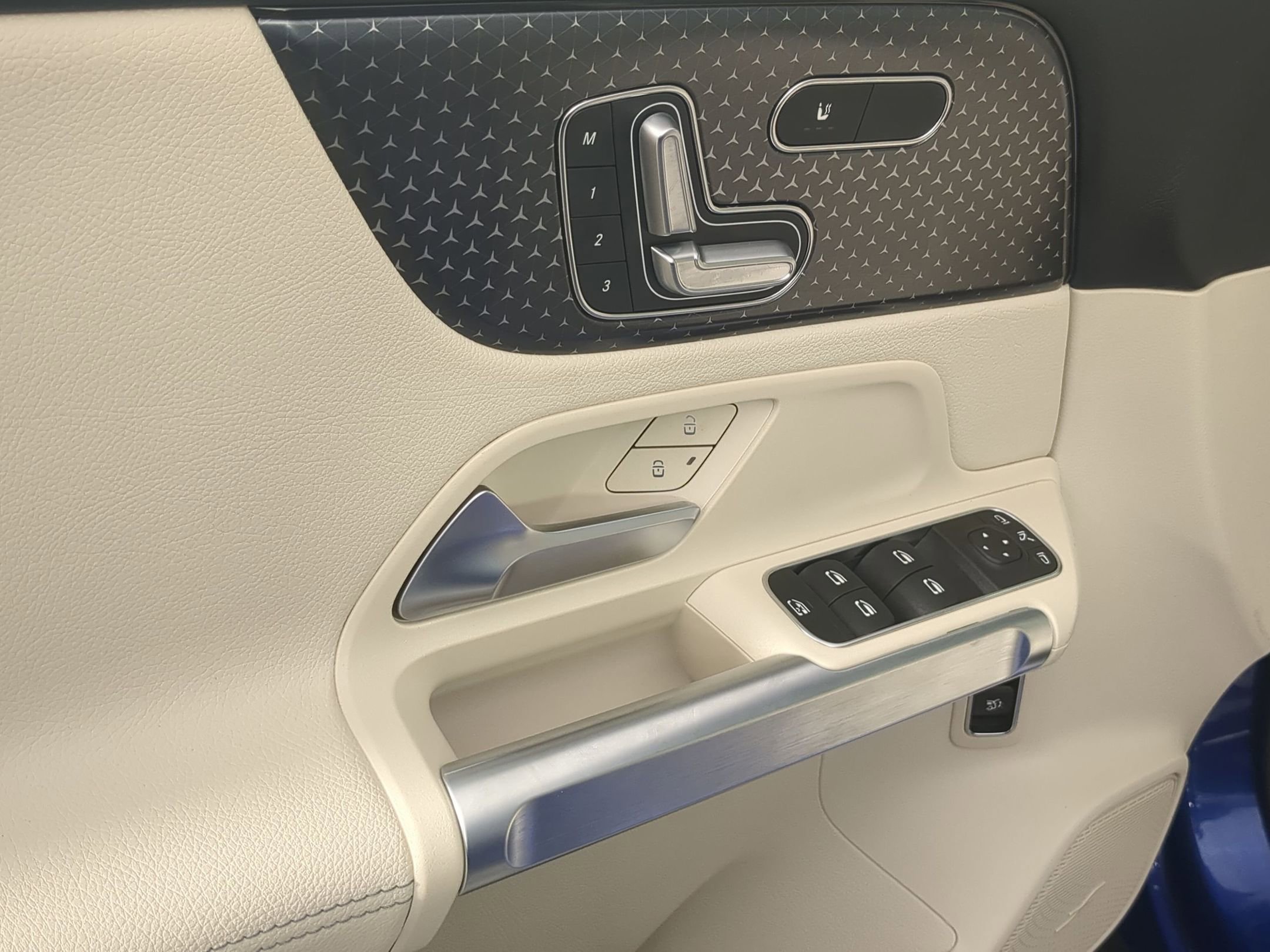2026 Mercedes Benz GLB 250 4MATIC photo 9