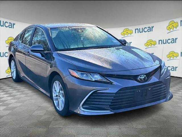 2024 Toyota Camry LE's photo