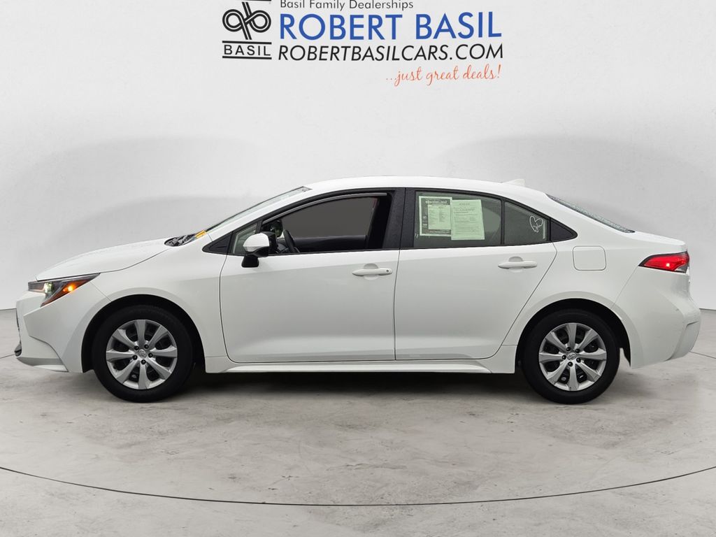 2023 Toyota Corolla LE photo 2
