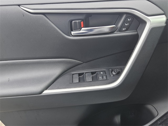 2023 Toyota RAV4 Hybrid XLE Premium photo 30