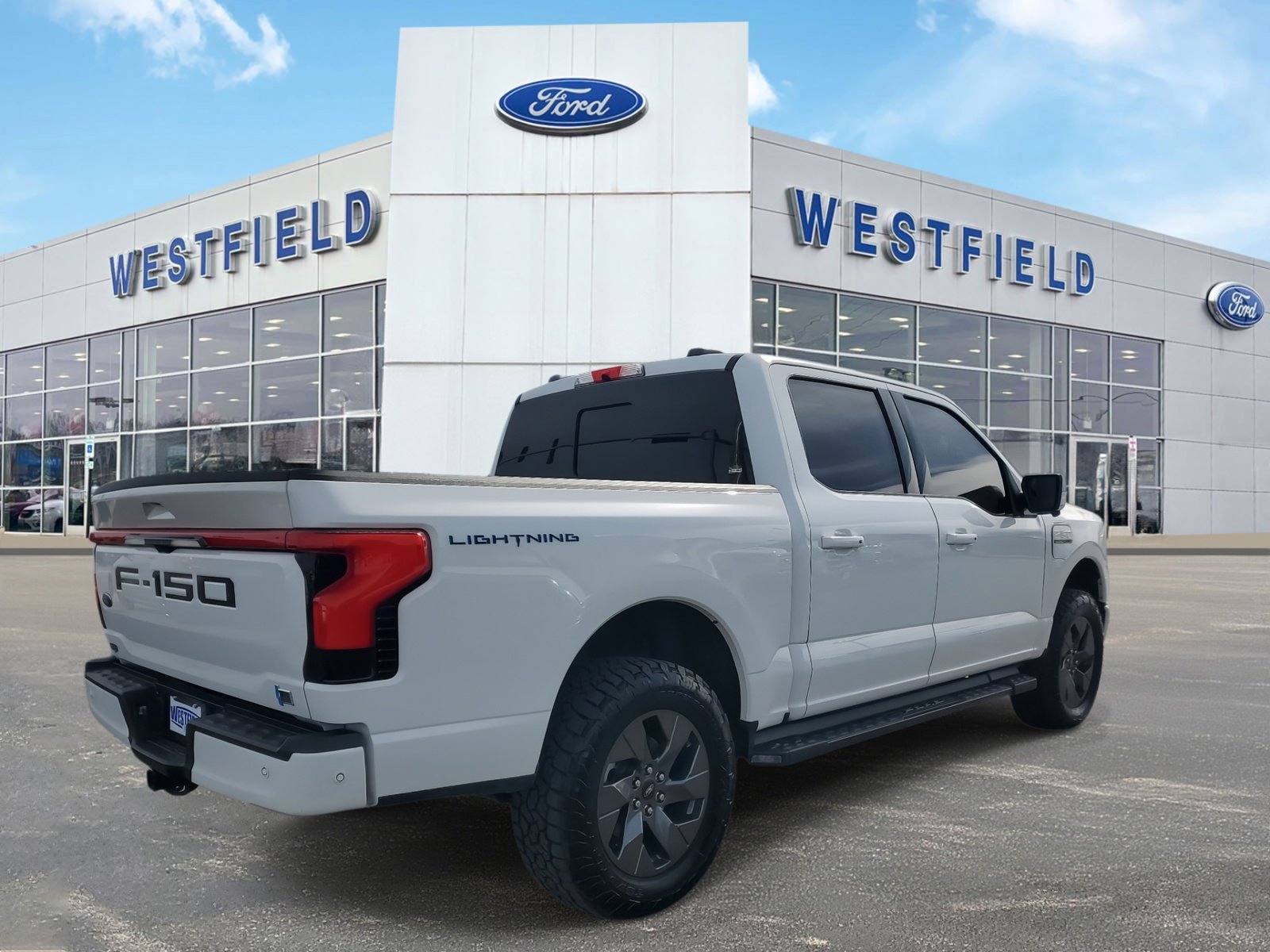 2023 Ford F-150 Lightning Lariat photo 5