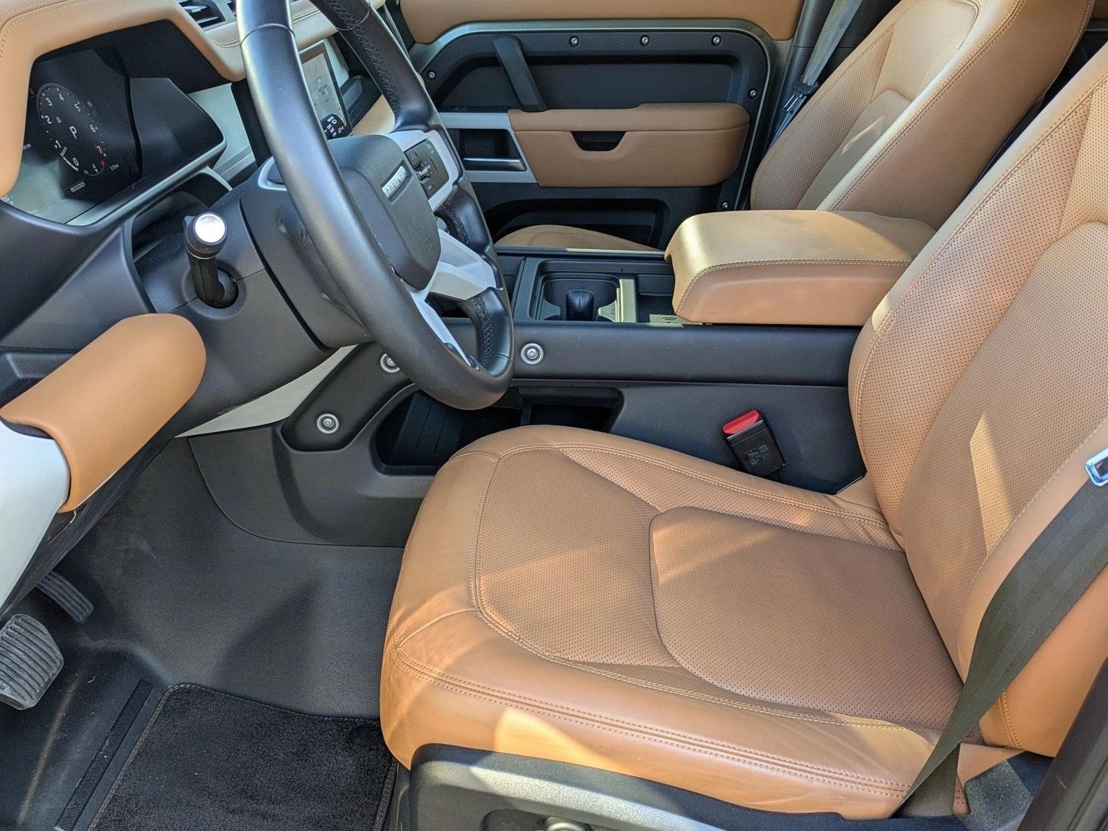 2023 Land Rover Defender S photo 16